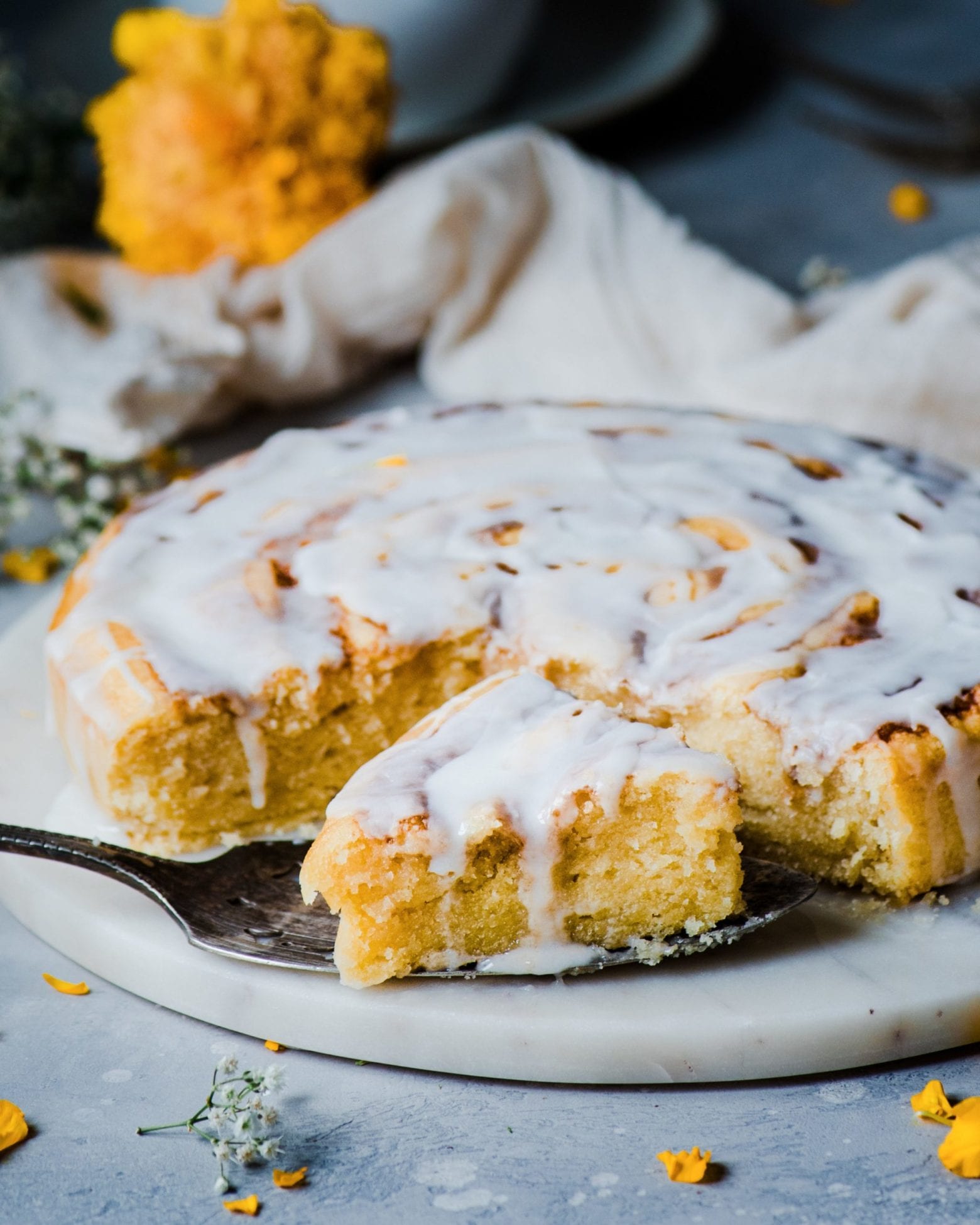 Vegan Cinnamon Roll Cake