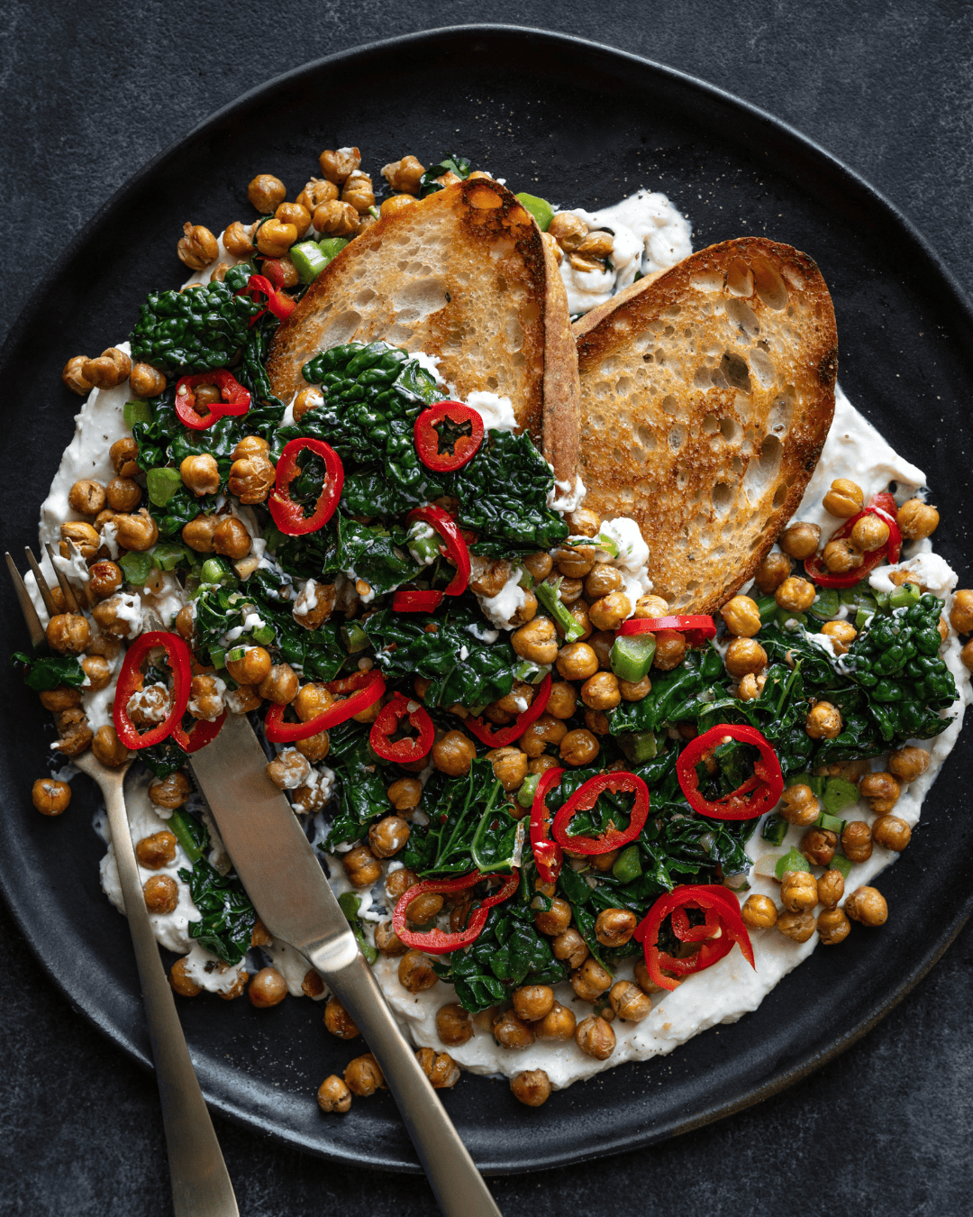 garlicky kale dish on a plate.