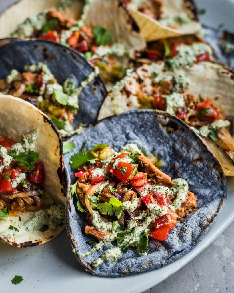 Taco vegani facili con crema di anacardi fumé