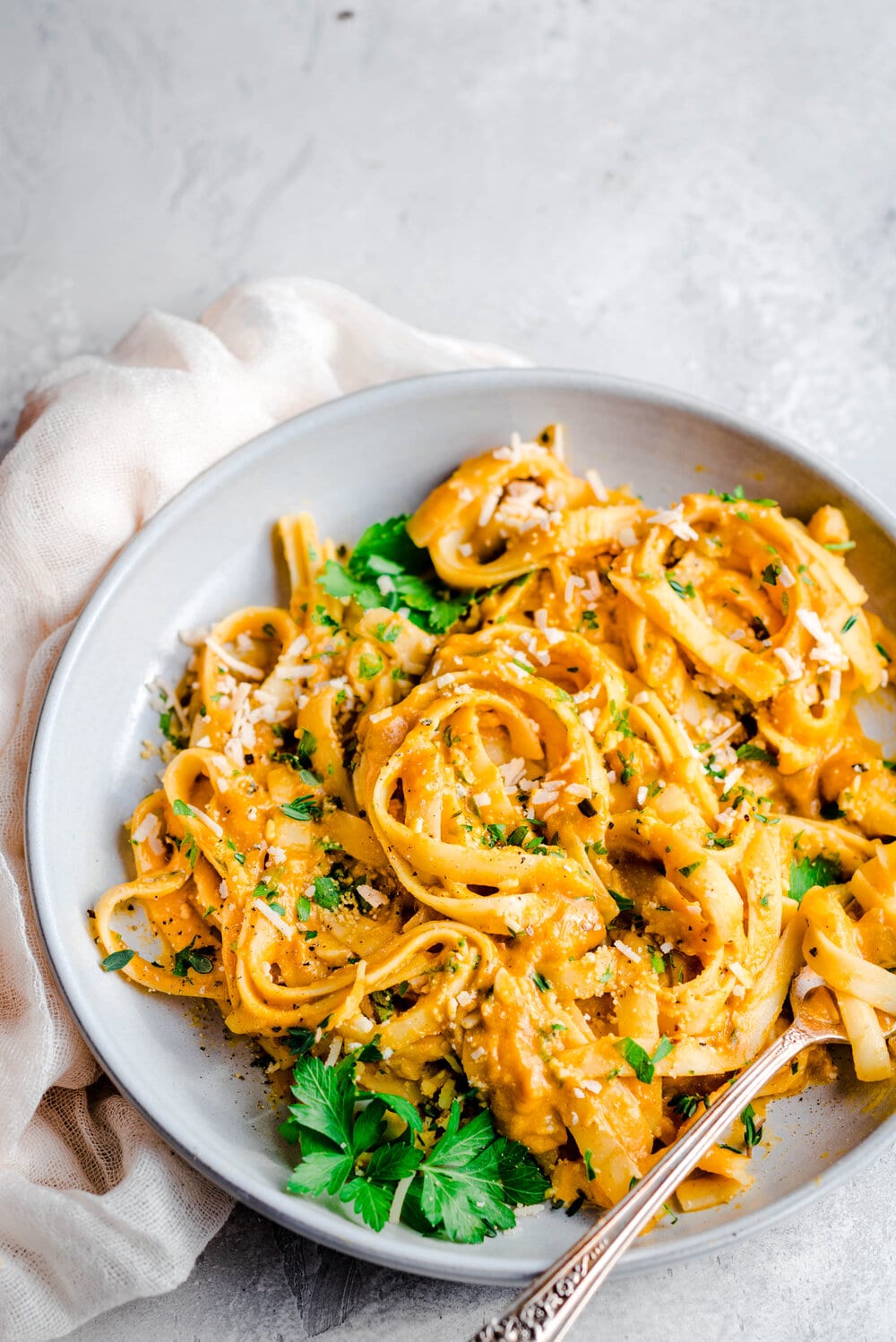 One-Pot Pumpkin Pasta (Vegan Pumpkin Alfredo)