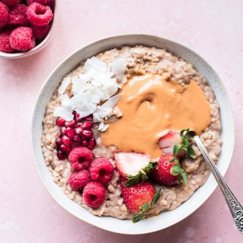 instant pot oatmeal with peanut butter and strawberries