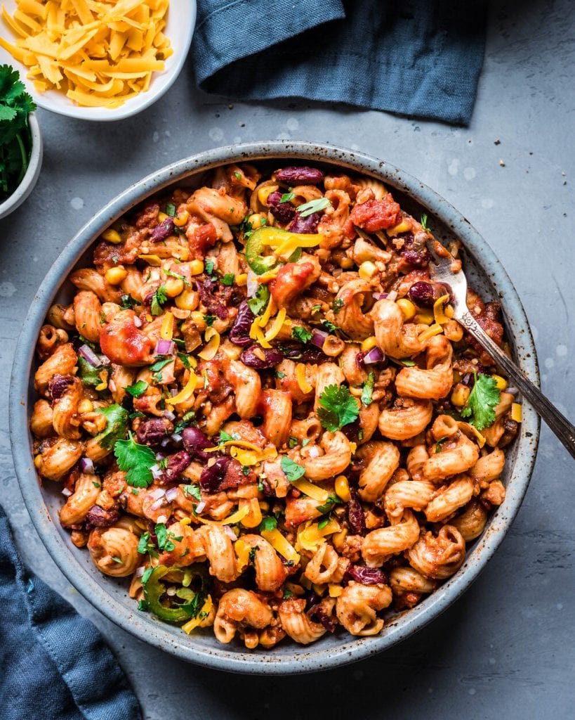 mise au point du chili mac végétalien dans le bol