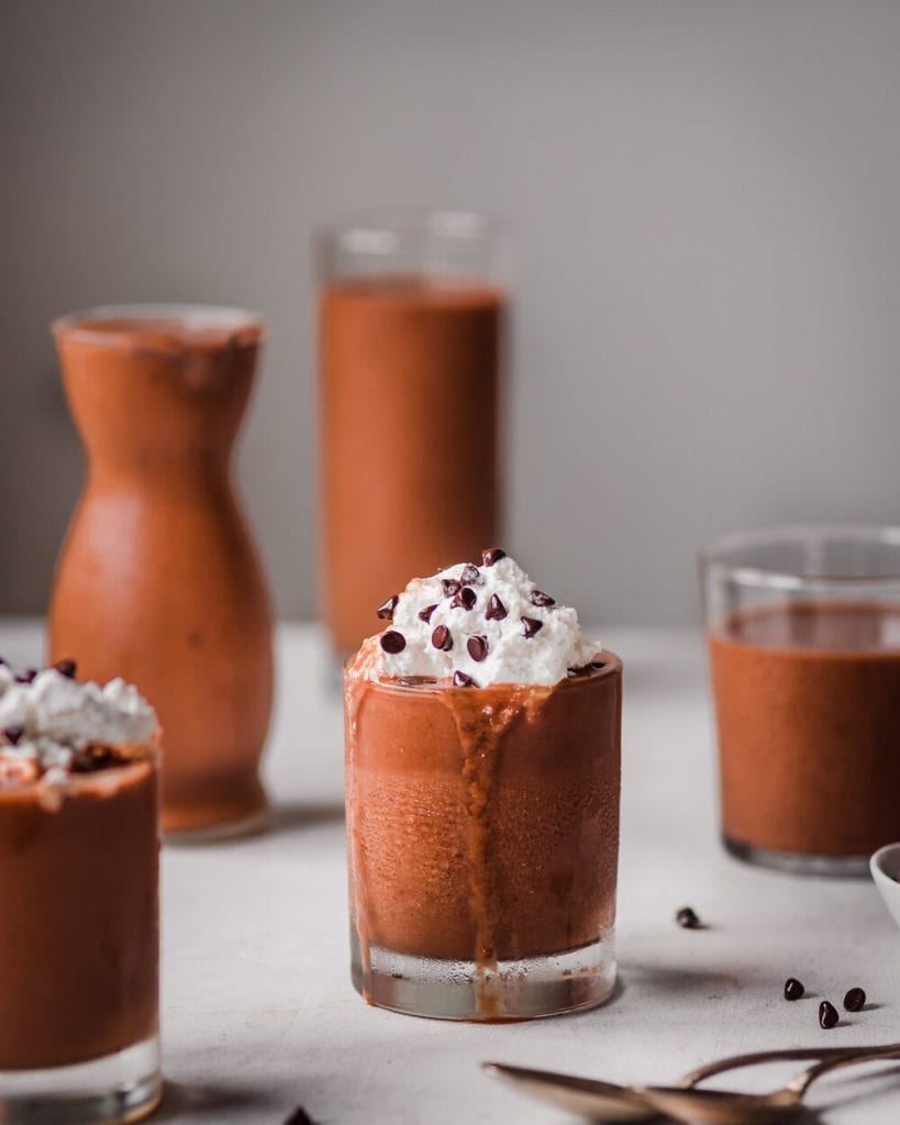 Milkshake végétalien au chocolat et aux patates douces