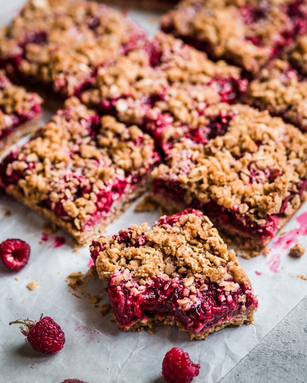 Vegan Raspberry Crumble Bars. vegan raspberry bars. crumble bars food photography.