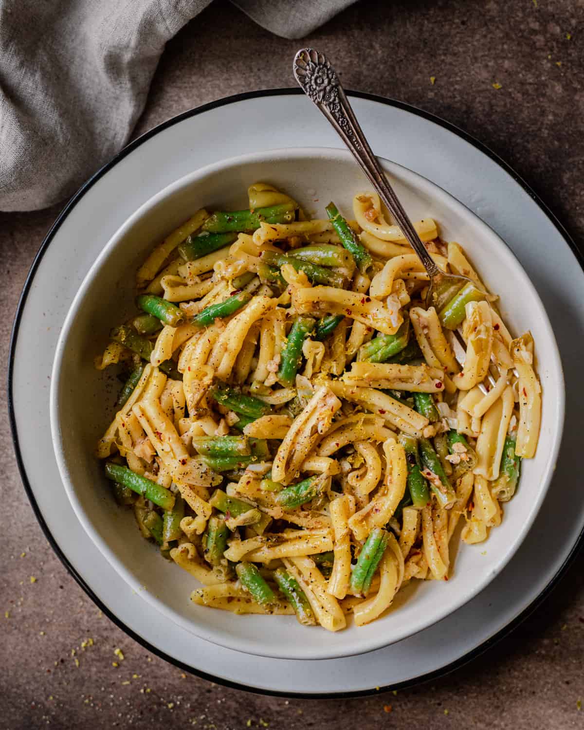 lemon olive oil pasta in bowl