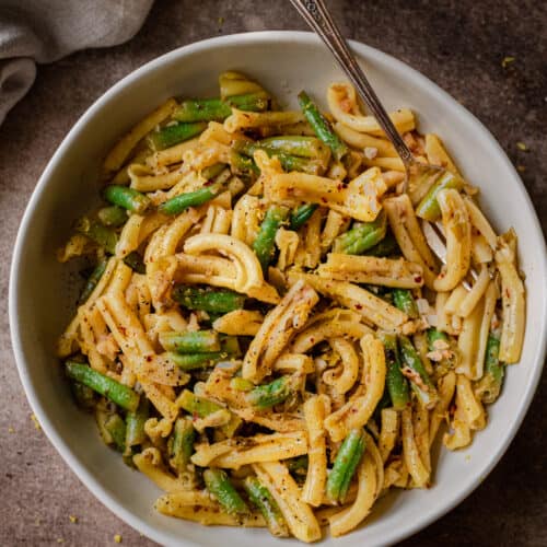 lemon olive oil pasta in bowl