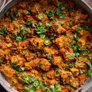 large pot of tofu tikka masala.