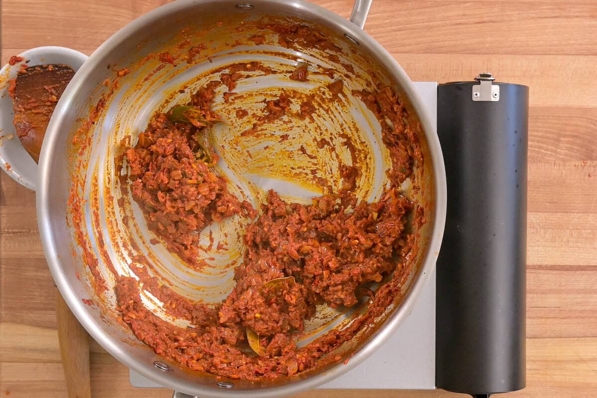 cooked masala in frying pan.